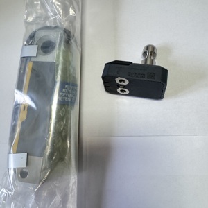 KEYENCE GS-71PC Safety Door Switch GS Series Electromagnetic <b>Lock</b> Standard PNP <b>Cable</b> Lead Out Type (5m) GS 71P5 - Product Image 4