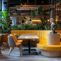 Ensemble de mobilier de luxe léger : Table carrée en pierre frittée, banquette en cuir jaune, table et chaise pour salon de thé et restaurant, et canapé