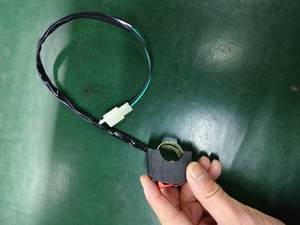 Interrupteur universel de guidon de <span class=keywords><strong>moto</strong></span> KOSTA, bouton marche/arrêt, DC12V/10A, fil à deux conducteurs isolé en PVC, noir, garantie de 2 ans - Product Image 2