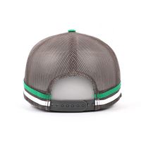 Gorras Trucker Personalizadas de Alta Calidad Estilo Australia, 5 Paneles, Perfil Alto, 2 Franjas Verdes, con Parche de Cuero con Logotipo