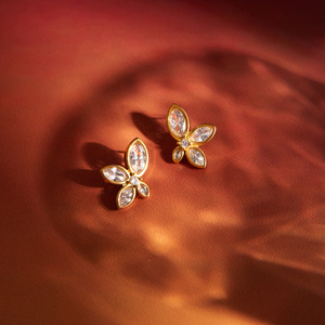 Boucles d'oreilles clous en zircon marquise floral plaqué or avec serti clos, pour usage quotidien - Product Image 5
