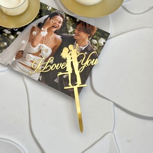 Cake Topper in Acrilico Dorato con <span class=keywords><strong>Scritta</strong></span> 'Love' <span class=keywords><strong>per</strong></span> San Valentino, Matrimoni, Anniversari, Decorazione Romantica <span class=keywords><strong>per</strong></span> Dessert con Design a Cuore, Centrotavola - Product Image 3