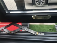 Fenêtre à auvent moderne à double vitrage en alliage d'aluminium avec écran à persiennes Contrôle des insectes pour la maison de villa et les hôtels