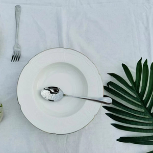 Assiettes en céramique de luxe écologiques avec un design unique en relief pâtes rondes en or pour chargeur assiette en gros pour restaurant à domicile - Product Image 4