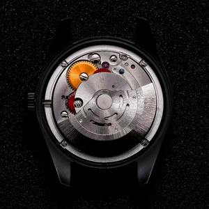 Drioshipping 2024 Nouvelle montre de luxe au design élégant, montre pour homme en acier inoxydable noir discret, mouvement à quartz étanche - Product Image 3