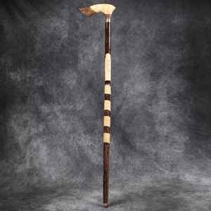 Bâton de marche artistique en résine et bois, conçu pour une prise en main confortable et une aide à la mobilité élégante - Product Image 2