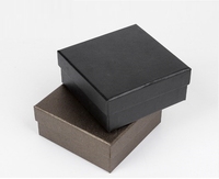 Boîte cadeau en carton rigide personnalisée à prix abordable avec finition gaufrée pour ceintures en cuir - Emballage recyclable avec logo personnalisé