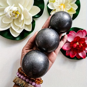 Sphère de Shungite sculptée en cristal de guérison de haute qualité pour la décoration intérieure – Vente en gros - Product Image 4