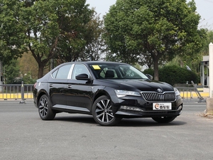 <span class=keywords><strong>Skoda</strong></span> <span class=keywords><strong>Superb</strong></span> 2025 TSI330 DSG Luxury Edition <span class=keywords><strong>Berlina</strong></span> Pneumatici R18 Turbo Automatica Nuova Euro VI Luci LED Tetto Apribile Interni Scuri Guida a Sinistra - Product Image 3
