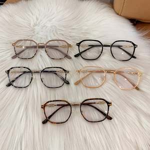 Gafas de Computadora con Lentes Fotocromáticas que Cambian de Color, Anti Luz Azul, Montura Cuadrada de Aleación, Moda 2025 para Mujer - Product Image 3