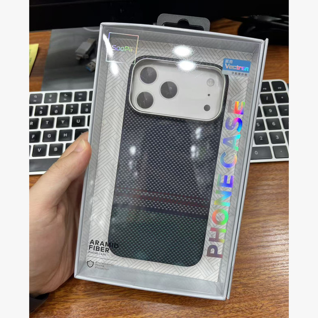 SooPii New Dark Green Splicing Style Magnetic Aramid Fiber Animal Design Butterfly Case for 17 Pro Max Ultra Thin