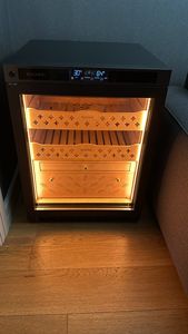 Humidor Eléctrico para Cigarros MON800A al por Mayor, Gabinete para Exhibición de Cigarros en Tiendas, Capacidad para 500 Cigarros - Product Image 4