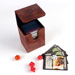 Boîte à cartes en cuir Henkel avec rangement pour dés pour jeux de rôle - Product Image 1