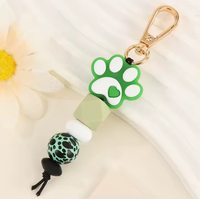 Porte-clés en silicone patte de chat avec perles, pompon moelleux et perles en bois, fait main, léger, avec technique de tissage