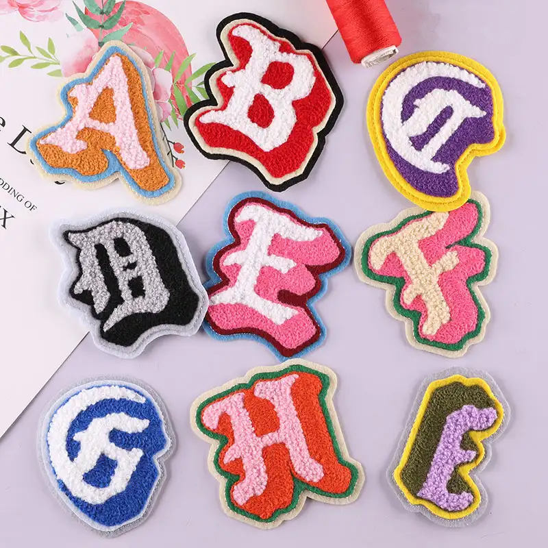 새로운 디자인 3D 다채로운 A-Z 26 문자 셔닐 자수 패치 알파벳 문자 자수 아플리케 바느질 철
