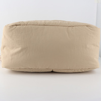 Großhandel Luxus Nylon Wickelt asche Stilvolles Logo Große Kapazität Soft Puffy Zipper Leichte, langlebige, verstellbare Riemen griffe