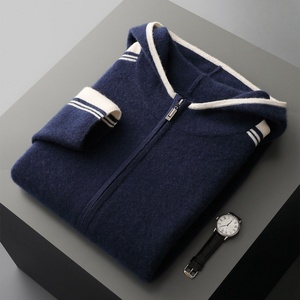 Set Personalizzato <span class=keywords><strong>con</strong></span> Logo OEM Autunno Inverno, <span class=keywords><strong>Cardigan</strong></span> e Pantaloni in Lana e Cashmere per Uomo, Set Due Pezzi in Maglia <span class=keywords><strong>con</strong></span> <span class=keywords><strong>Cappuccio</strong></span> - Product Image 5