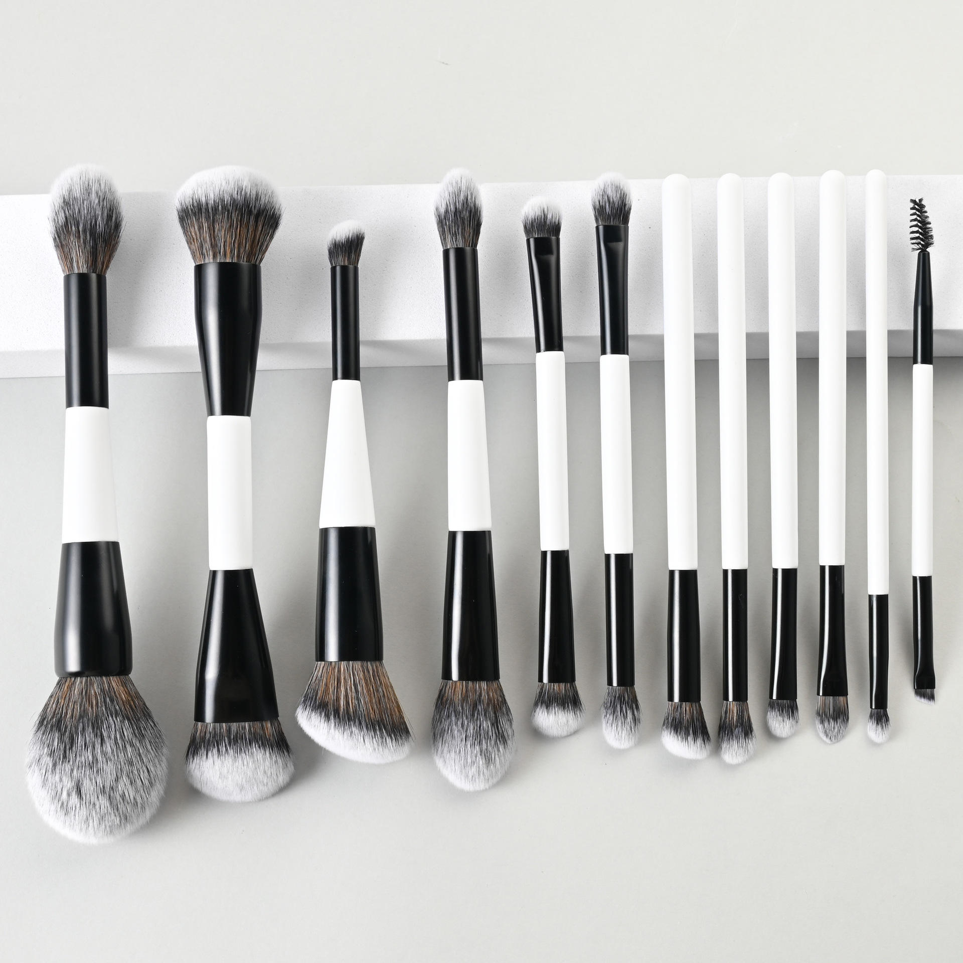 12 black and white double-head brush sets