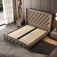 Lit Double de Luxe Industriel Moderne en Cuir Véritable avec Cadre Métallique, Lit Capitonnée King Size, Meuble de Chambre Designer