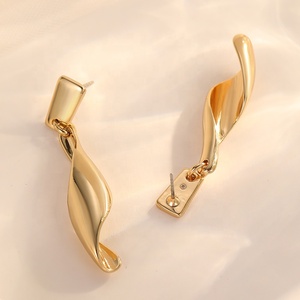 Boucles d'oreilles pendantes en spirale torsadée en métal plaqué or 18 carats vintage personnalisées Songfu pour femmes - Product Image 5