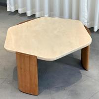 Table basse moderne en travertin, plateau en pierre naturelle, pieds en bois massif, table centrale pour la maison, l'hôtel, la villa
