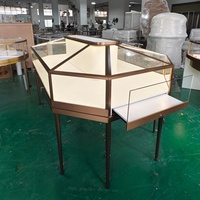 Vitrine de présentation octogonale sur mesure pour bijoux, en acier inoxydable, en forme de diamant, pour montres et colliers, avec comptoir en verre, table îlot pour bijoux
