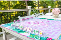 Tuiles de Mahjong américaines de style vacances tropicales avec motifs flamants roses et palmiers, tuiles en acrylique blanc avec dos rose vif