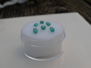 Esmeraldas Colombianas Naturales AAA, Facetadas en Forma de Pera, Color Verde (6 Piezas de 5x3mm) para Joyería - Product Image 5