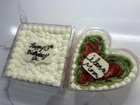 Boîte de présentoir carré en forme de coeur en acrylique transparent pour gâteaux à base de lait personnalisé en gros
