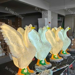 Esculturas Artísticas de Cisnes de Fibra de Vidrio con Luces para Resorts, Centros Comerciales, Parques Escénicos y Proyectos Elegantes de Exhibición de Fotos para Visitantes - Product Image 3