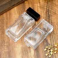 Flacon de parfum carré élégant en verre avec vaporisateur à pompe pour homme, parfum de créateur longue durée aux senteurs fruitées et florales pour usage quotidien