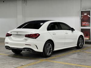 Acceptons les commandes personnalisées – <span class=keywords><strong>Mercedes</strong></span>-Benz <span class=keywords><strong>Classe</strong></span> A Facelift 180L Berline Sport <span class=keywords><strong>2022</strong></span>, Conduite à Gauche, Émissions Euro VI, 10 000 km, Freins à Disque Avant/Arrière - Product Image 3