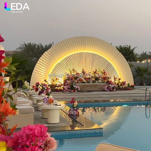 Arco semicircular en forma de abanico con fondo metálico blanco de nuevo diseño LEDA, ideal para decoraciones de fiestas y eventos. - Product Image 4