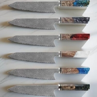 Couteau Santoku japonais de 8 pouces Damas Chef Cleaver 67 couches en acier VG10 avec manche en résine époxy ambrée