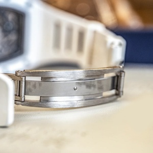 Montre mécanique de luxe avec cadran blanc, bracelet en caoutchouc, mouvement à remontage automatique, fond squelette transparent - Product Image 6
