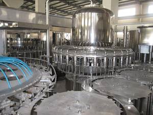 Machine d'embouteillage d'<span class=keywords><strong>eau</strong></span> automatique avec production d'<span class=keywords><strong>eau</strong></span> pure, capacité <span class=keywords><strong>de</strong></span> 2000-6000 BPH pour bouteilles <span class=keywords><strong>de</strong></span> 330 ml à 1500 ml - Product Image 2