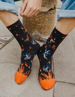 Chaussettes en coton biologique de longueur d'équipage OEM et ODM pour hommes Funky Floral Street Wear avec design artistique disponibles en gros