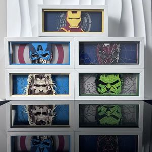 ฟิกเกอร์แอ็กชันกลอนแมงมุมในตำนานกล่องไฟ LED ไม้สำหรับนักเรียนของขวัญจบการศึกษา - Product Image 1