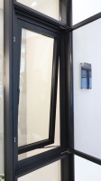 Ventanas Abatibles Hacia Afuera de Aleación de Aluminio Resistentes a la Lluvia con Puertas Mosquiteras Abatibles Hacia Adentro, Ideales para Dormitorios de Villas