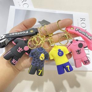 Llavero de Alta Calidad con Diseño 3D de Camisetas de Fútbol de Barcelona, <span class=keywords><strong>Juventus</strong></span>, Ronaldo, París, <span class=keywords><strong>Chelsea</strong></span>, Tottenham, AC Milan - Product Image 2
