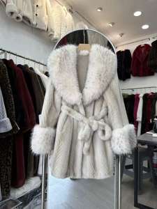 Cappotto Invernale 2025 Caldo e Impermeabile con Motivo Leopardato, Elegante Trench Lungo in Pelliccia di Visone per Donne - Product Image 4