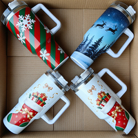 Gobelet de Noël personnalisable 2026 avec strass, gobelet cadeau 40 oz entièrement orné de strass avec paille rabattable, rouge