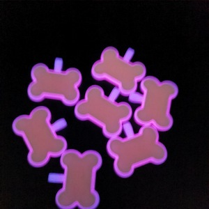 Étiquette d'identification légère pour animaux de compagnie en Silicone Cute Night <span class=keywords><strong>Glow</strong></span>-Pendentif en os sculpté au laser personnalisé pour chiens et chats - Product Image 5