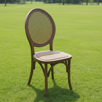Chaise de salle à manger empilable en bois d'orme massif, dossier et assise en rotin véritable, style contemporain, écologique et durable, pour hôtel et vente en gros