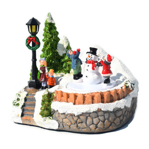 Maison de noël animée à éclairage Led en résine, maison de village lumineuse à fibre optique de noël avec Led multicolores - Product Image 3