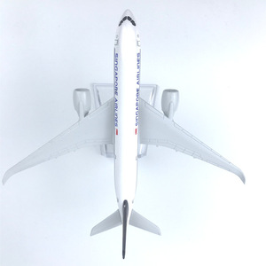 Modèle d'avion en métal moulé sous pression <span class=keywords><strong>Airbus</strong></span> <span class=keywords><strong>A350</strong></span>-900 de Singapore Airlines de 16 cm avec support - Product Image 5