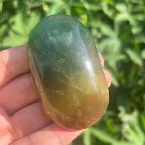 Piedra de Palma de Fluorita Mango en Oferta - Piedra de Bolsillo Curativa de Cristal Natural al por Mayor - Product Image 1