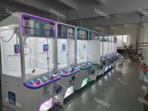 Machine à griffes à monnayeur avec écran LCD et <span class=keywords><strong>jeu</strong></span> vidéo de grue à jouets, conception personnalisable, pour entreprises ou centres de jeux - Product Image 4