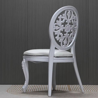 Chaise de mariage à dossier croisé en bois pour hôtel en rotin durable pour adulte de restauration de style ferme classique pour les événements de banquet