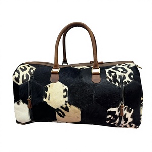 Bolso de Mano Deportivo de Lujo con Tema de Color Personalizado en Blanco y Negro, 100% Cuero Genuino, Forro de Poliéster, Gran Capacidad, Resistente al Agua, para Viaje - Product Image 3